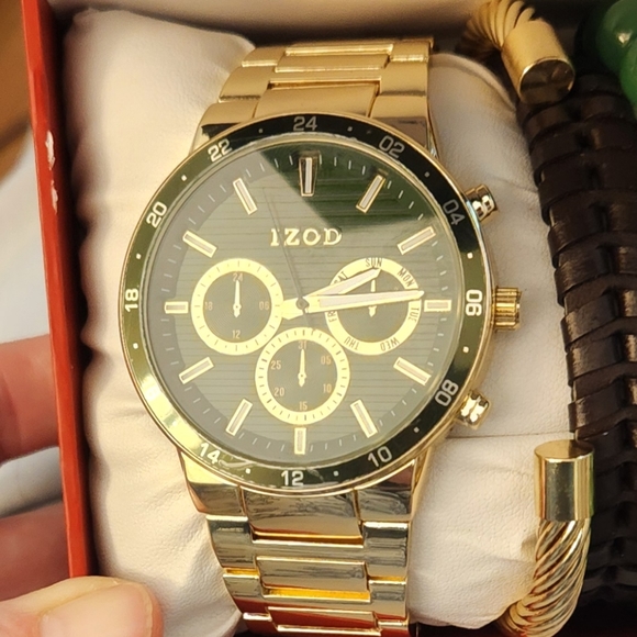 NWT Izod Men's Gold Watch & Bracelets Set - Picture 9 of 11